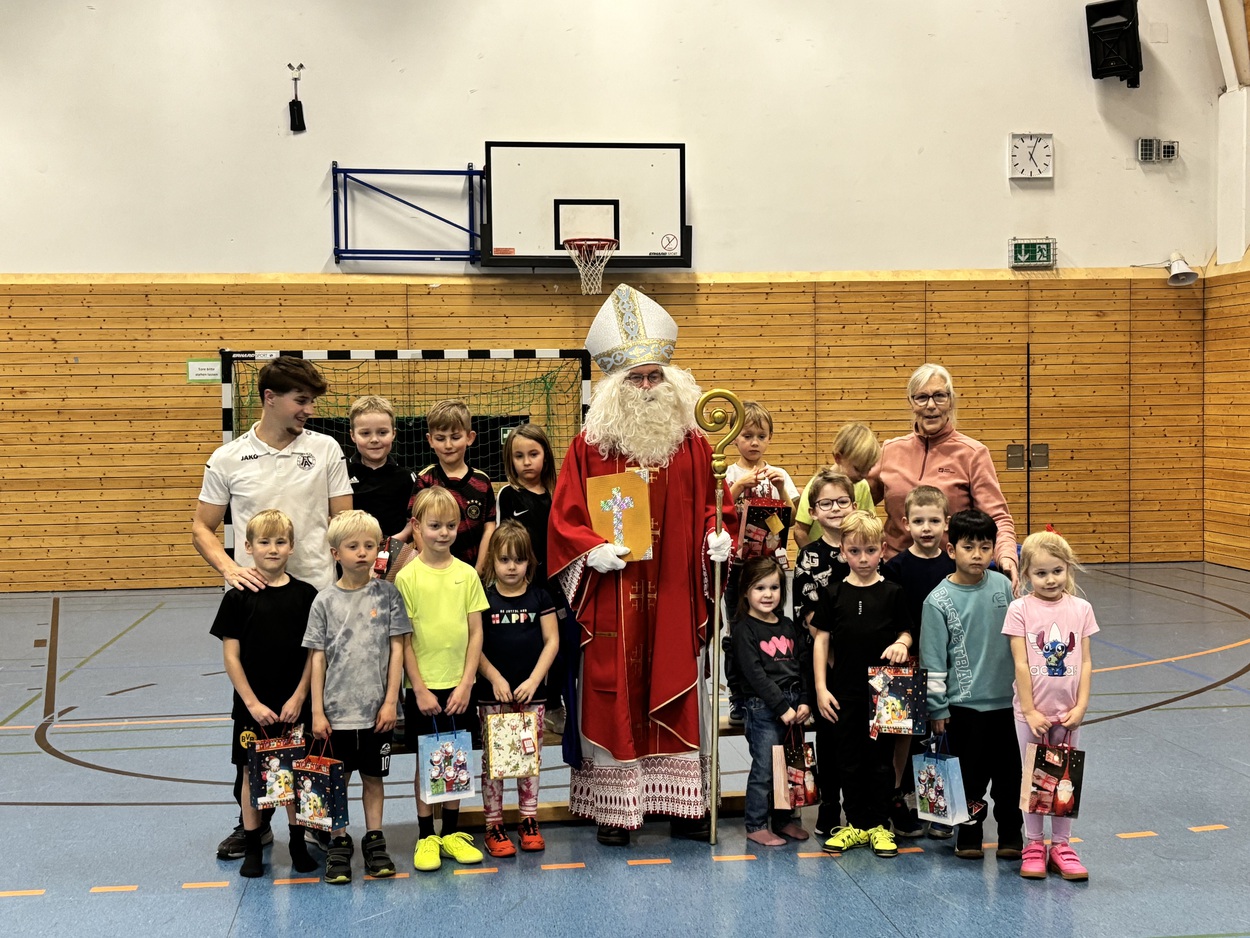 Ballschulkinder feiern Nikolaus